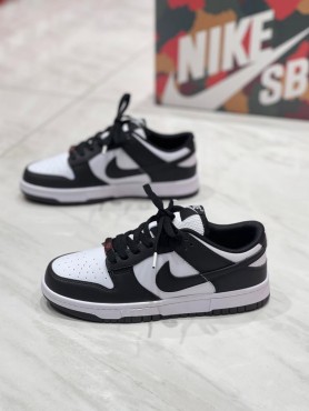 Nike “Dunk Panda”