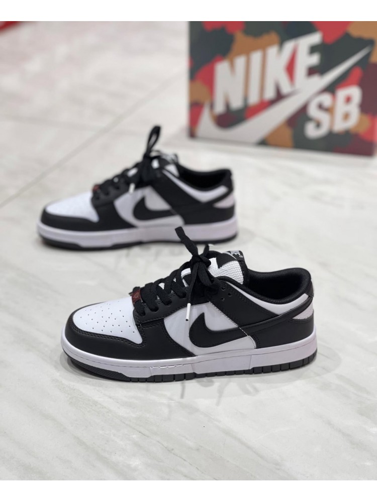 Nike “Dunk Panda”